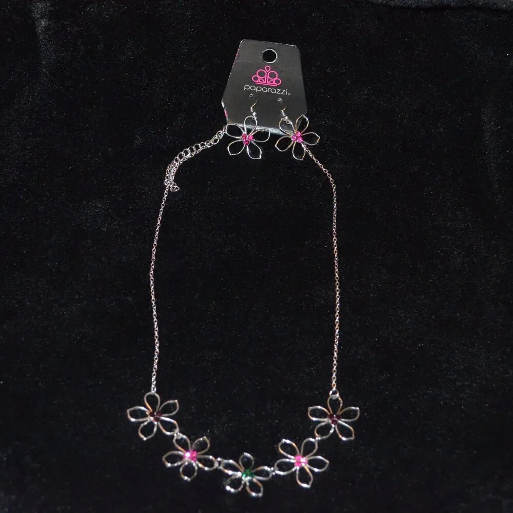 PAPARAZZI (R) Silverton Metal Chain Necklace Hanging Earrings Set Flowers 14y.o+